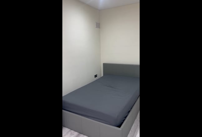Immaculate King size Studio flat to rent Main Photo