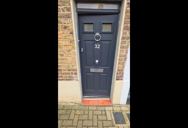 1 King room in house w/garden close to station Main Photo