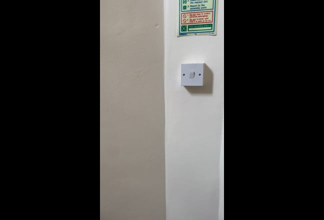 Studio & Single Room Next to Charlton Station  Main Photo