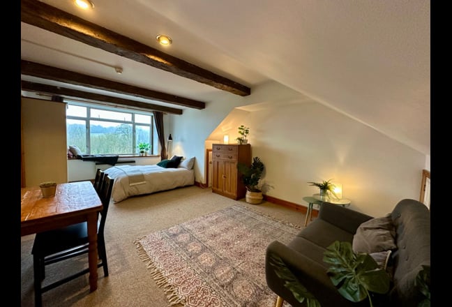 Lovely top floor self-contained studio w/ views Main Photo