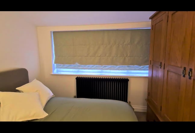 This is VERY special - only 30 secs to station! Main Photo