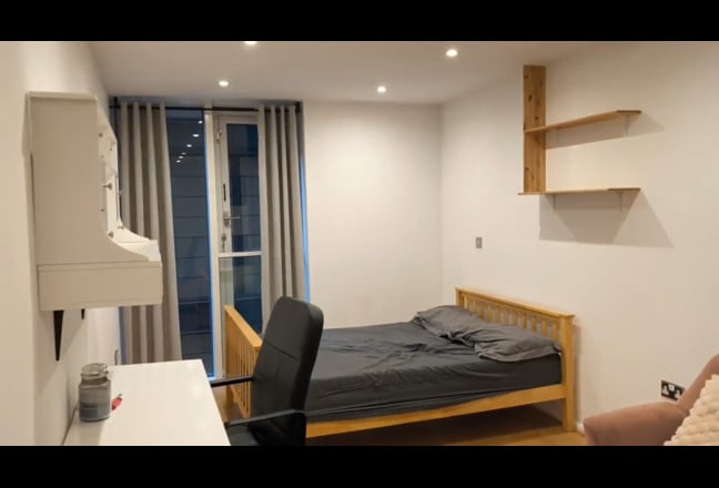 En-Suit Master Bedroom in South Quay, Canary Wharf Main Photo