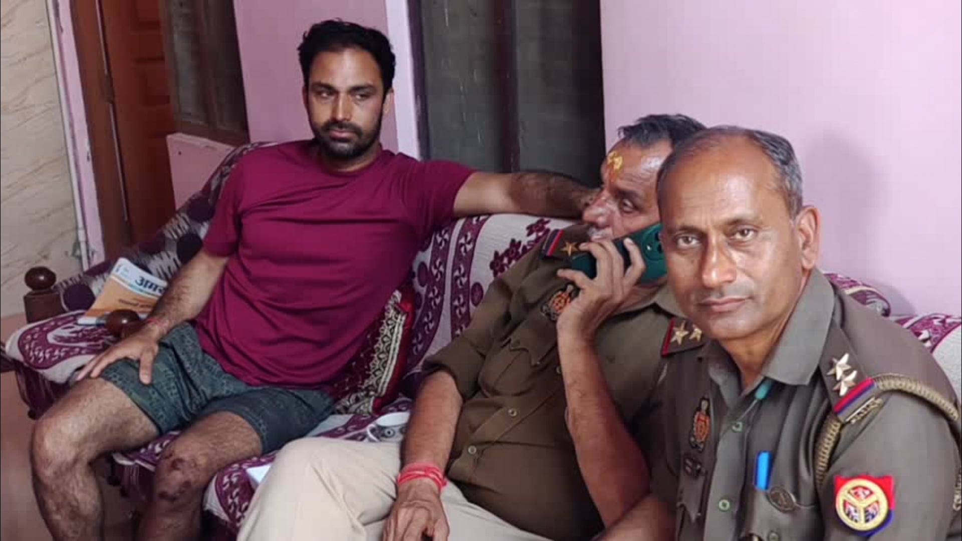 मुख्यमंत्री के वृंदावन आने पर गोस्वामी दीपक पाराशर को किया हाउस अरेस्ट, बांके बिहारी मंदिर कोरिडोर पर जताई नाराज़गी।