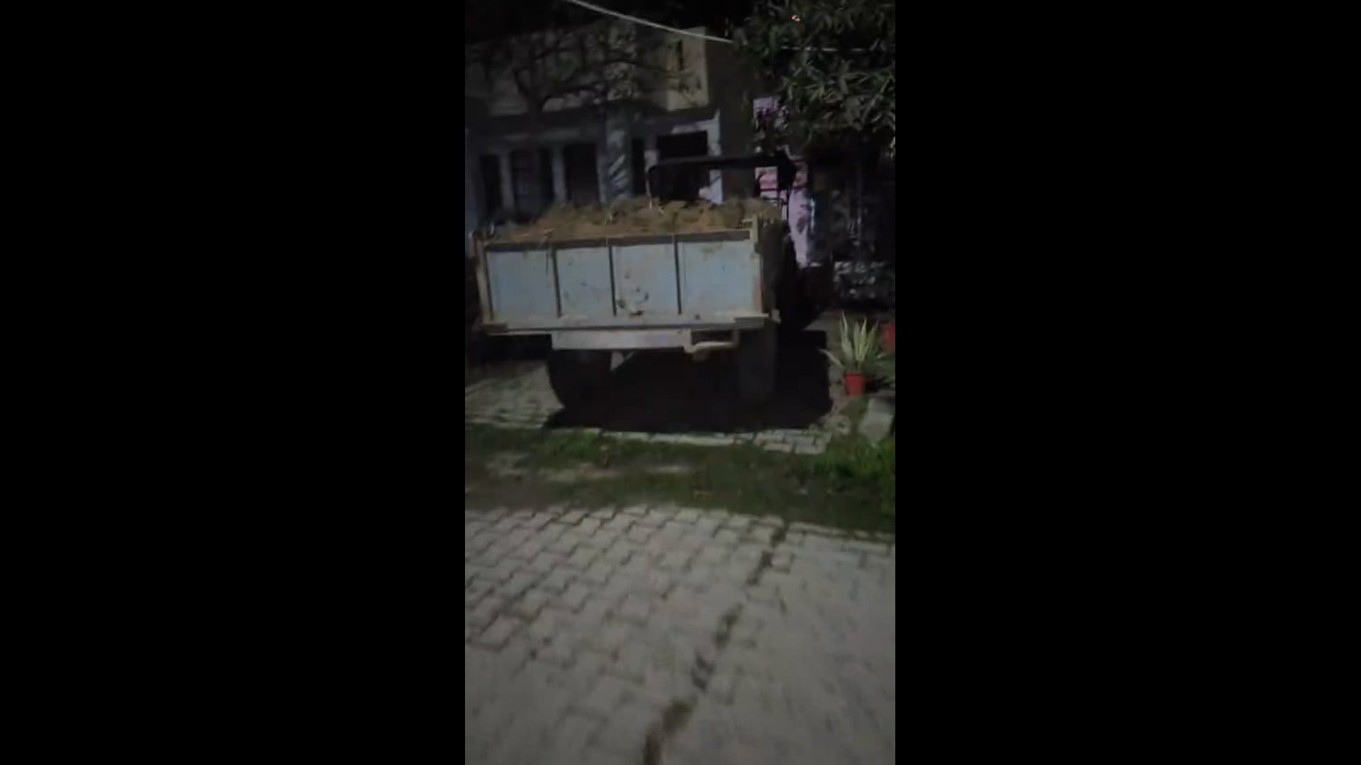 पलिया पुलिस ने पकड़ी अवैध खनन में लिप्त एक और ट्राली, थानाध्यक्ष पंकज त्रिपाठी ने की कार्रवाई, खननमाफियाओं में हड़कम्प