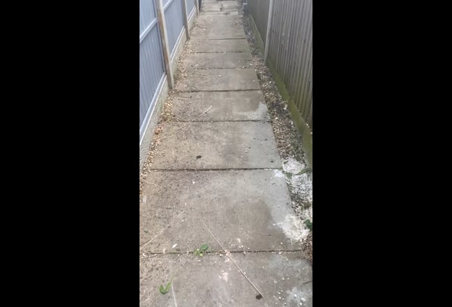 Double room in quiet home -great transport links Main Photo