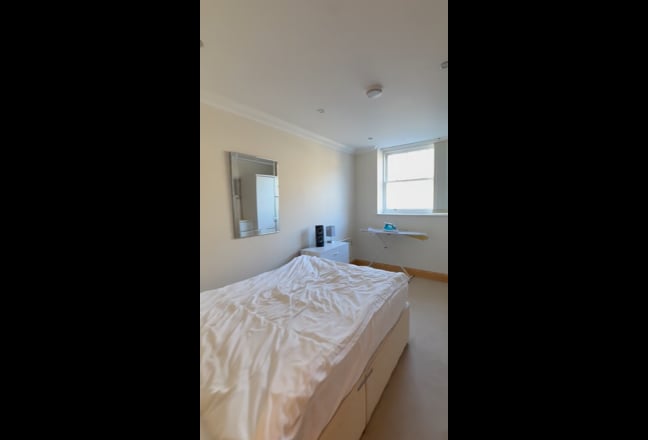 Lovely double room in Aldgate! Main Photo