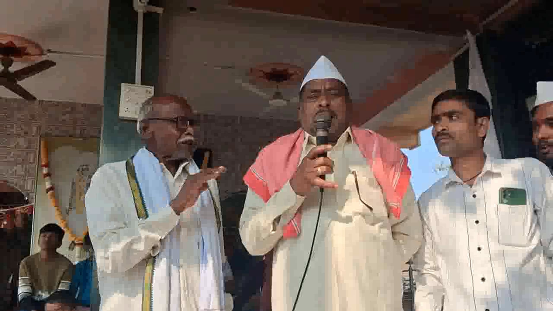 रेडवा येथील नायक उद्देशींग राठोड  यांनी सेवालाल महाराज जयंती निमित्त लोकांना केलेले उपदेश रिपोर्टर रामदत्त राठोड 