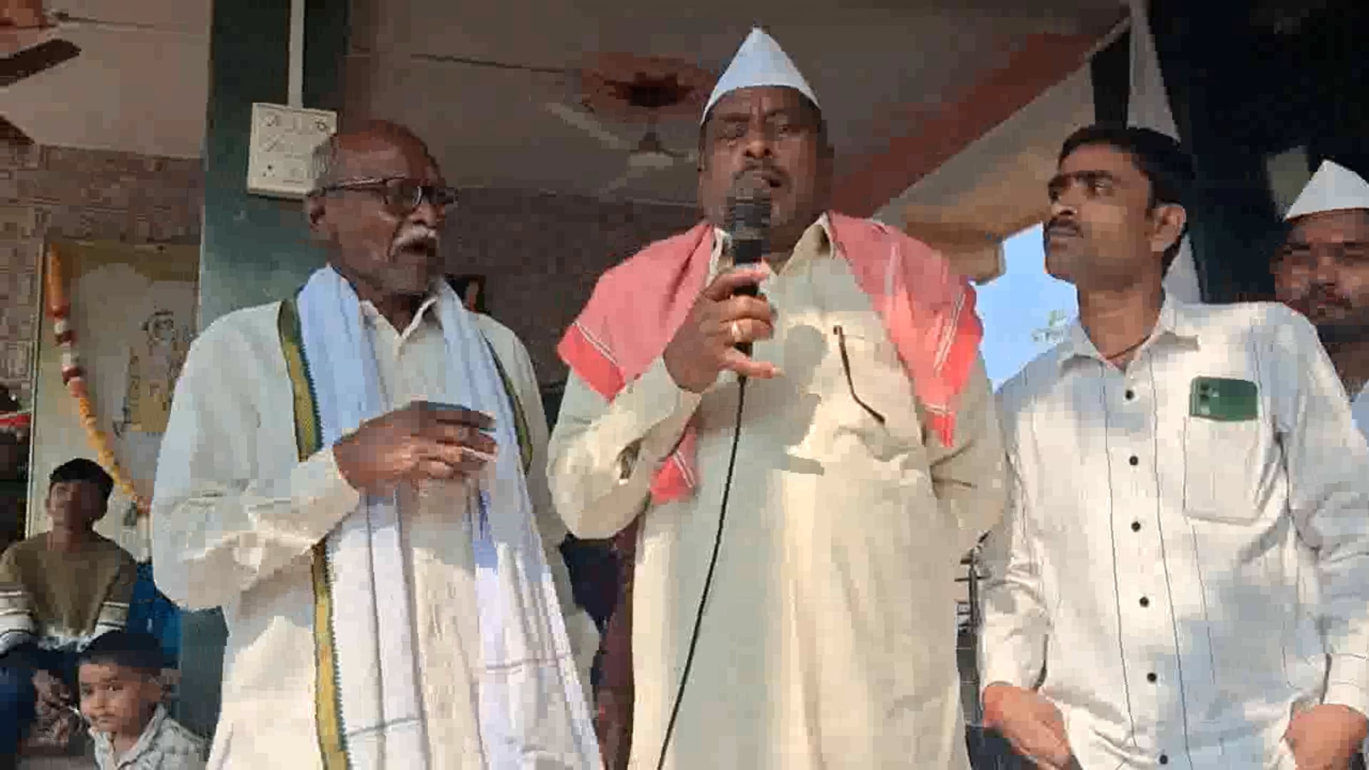 रेडवा येथील नायक उद्देशींग राठोड  यांनी सेवालाल महाराज जयंती निमित्त लोकांना केलेले उपदेश रिपोर्टर रामदत्त राठोड 