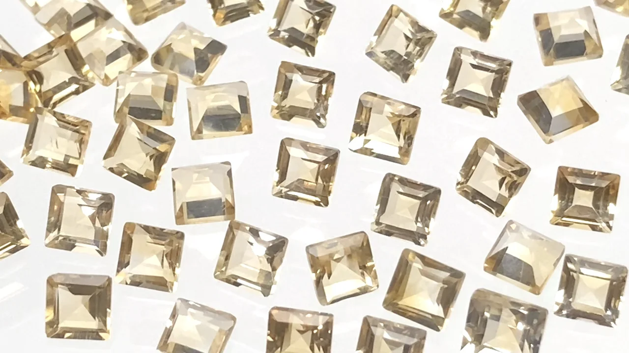 シトリン 穴なしスクエアファセットカット3×3mm 10粒｜天然石ビーズの