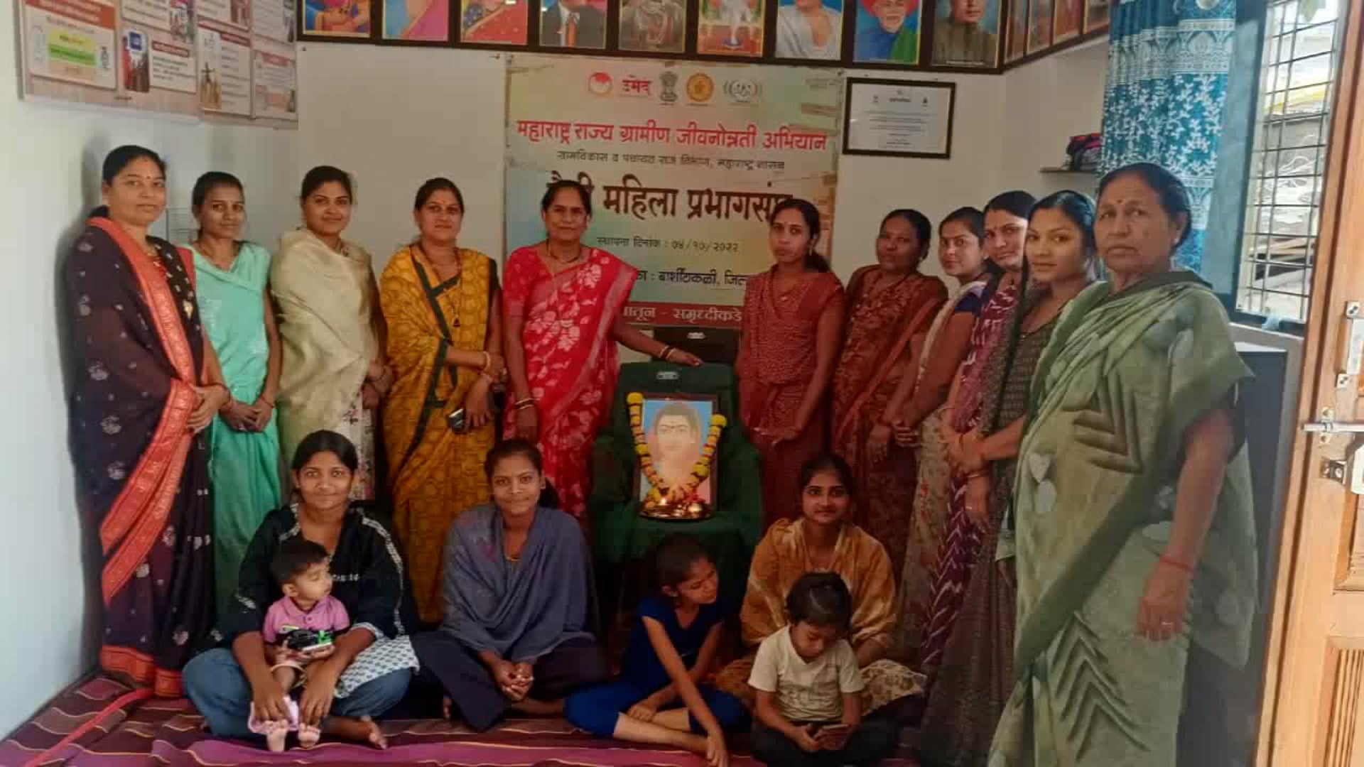 मौजा रेडवा येथे समृद्धी महिला ग्राम संघ गटामार्फत  जागतिक महिला दिन साजरा करण्यात आला रिपोर्टर रामदत्त राठोड 