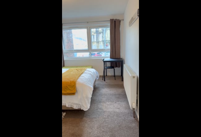 One bedroom in a shared kitchen and bathroom  Main Photo