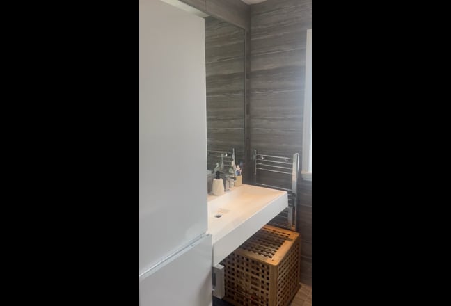 Spacious Double Room in Friendly Female Household Main Photo