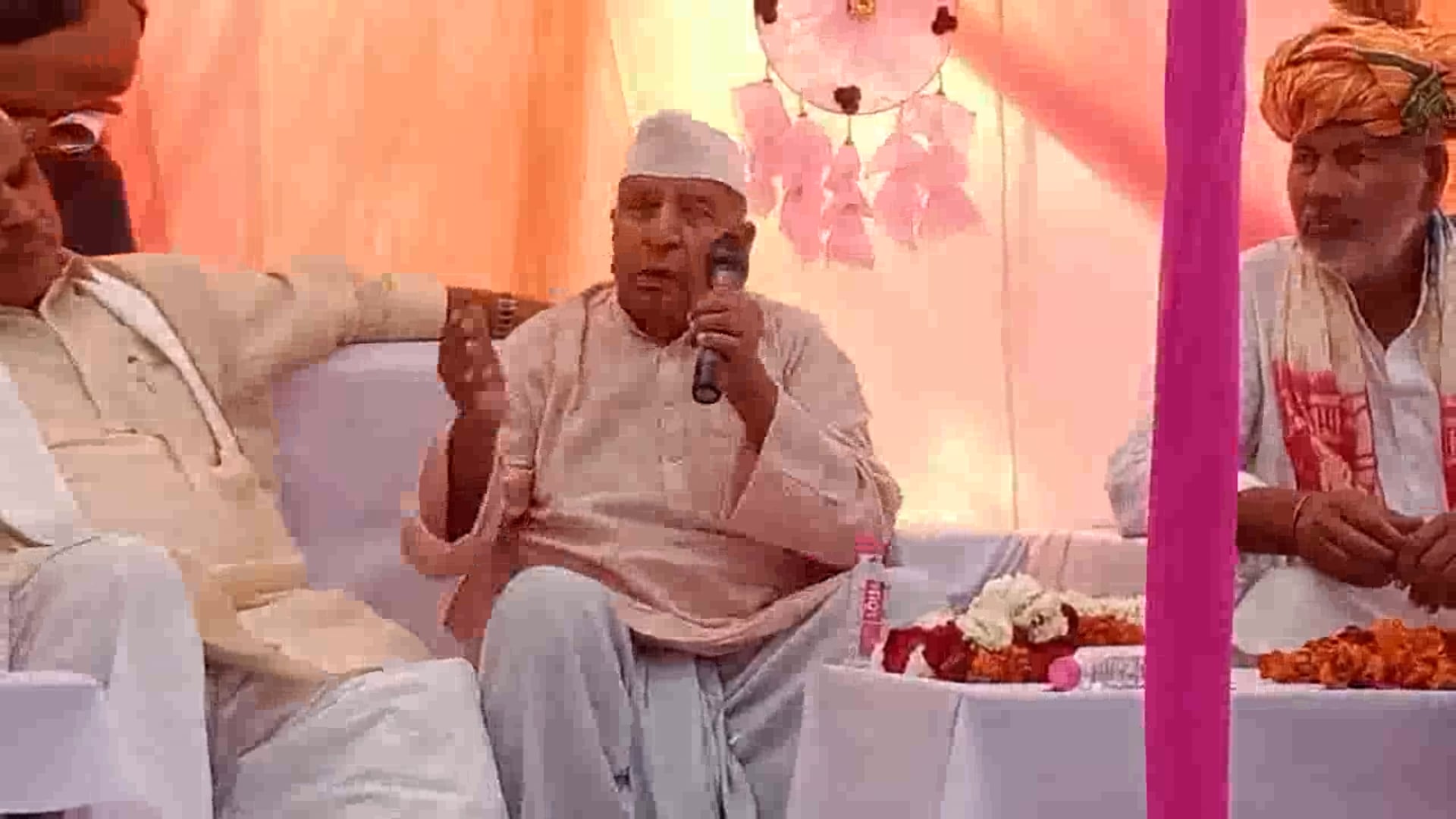 वैर निजी होटल उद्घाटन में किसने की हित की बात को लेकर पूर्व सांसद पंडित राम  किशन  बोले