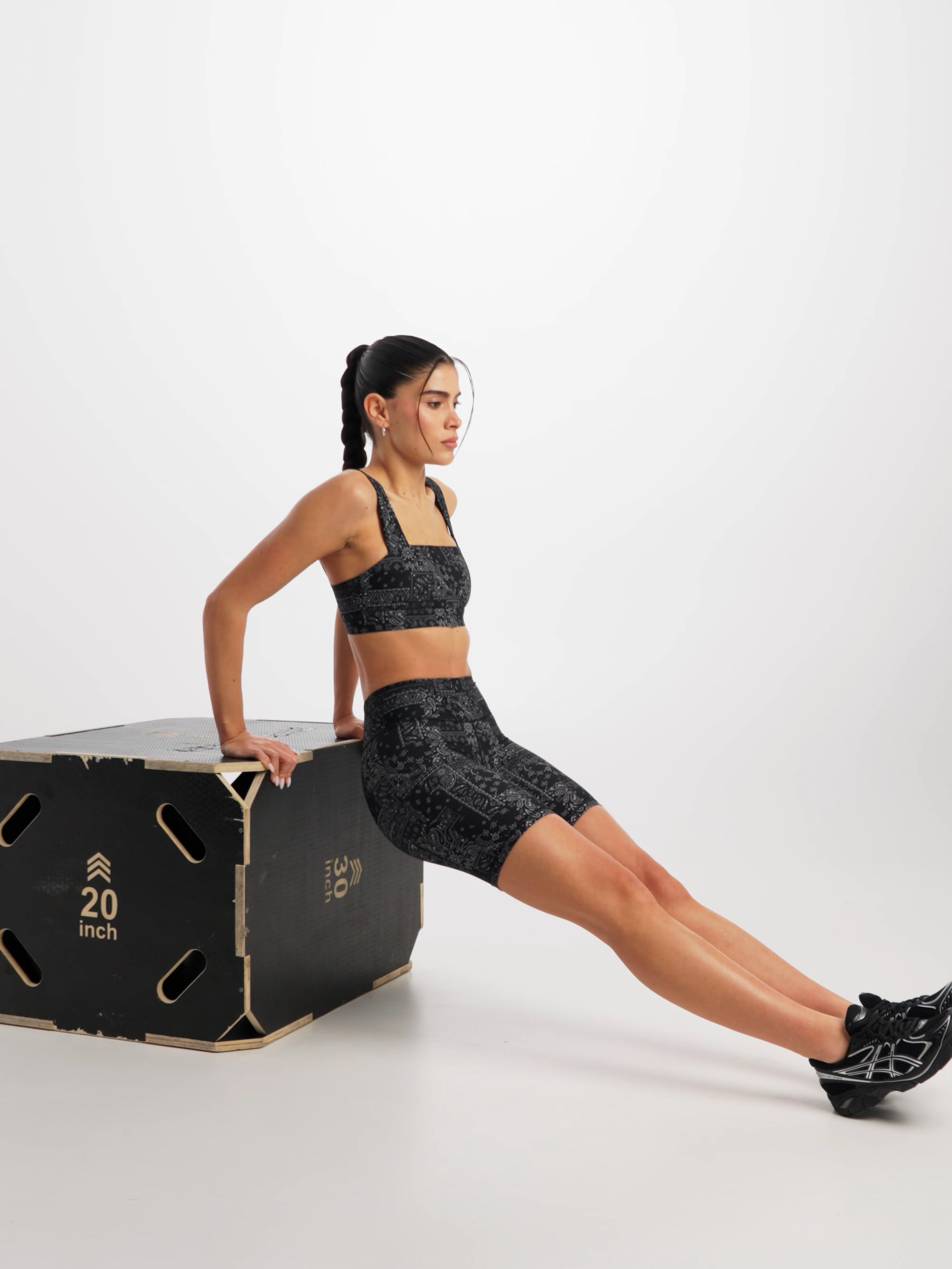 טייץ בייקר אורך 8” מבד nero