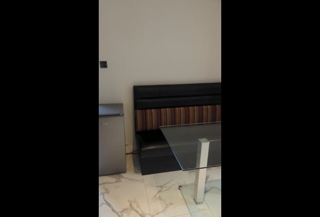 Self contained 1 bed apartment  Main Photo