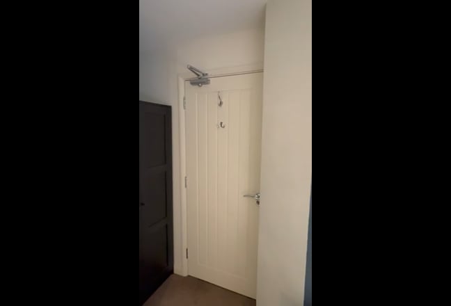 Premium Refurbished Double Rooms with Private Bath Main Photo