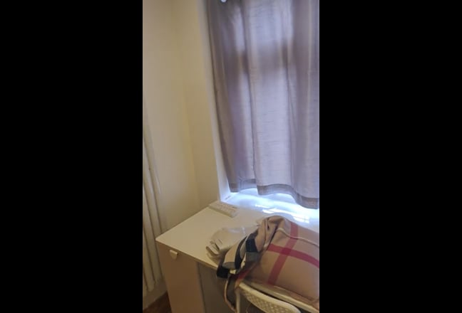 Ensuite Room | 2 Stops Canary Wharf | Bills Inc |  Main Photo