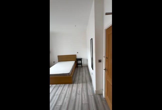 Rooms for rent in gated development in Camden Main Photo