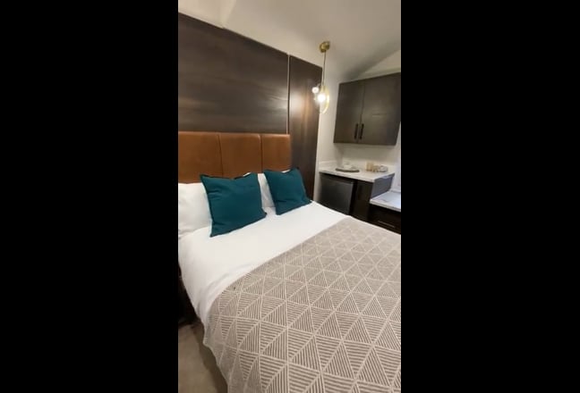 Stylish Room with Ensuite in Chatham - 87P Main Photo