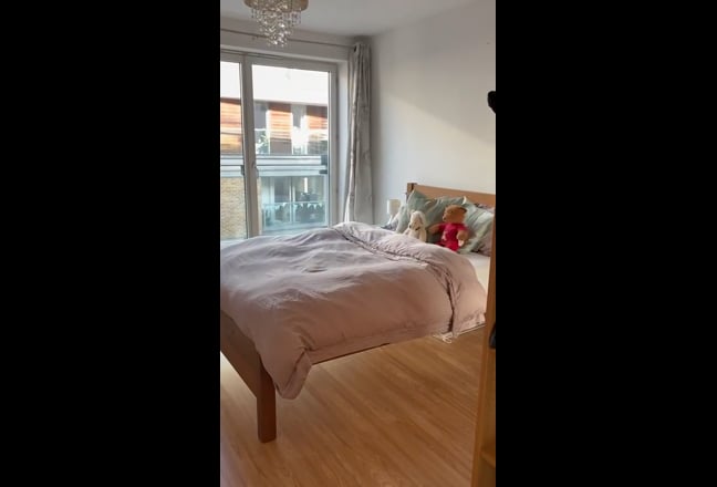 Large Flat by River Shad Thames SE1 Main Photo