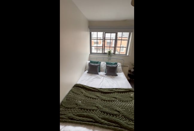 SPACIOUS Double Room near Victoria Centre Main Photo
