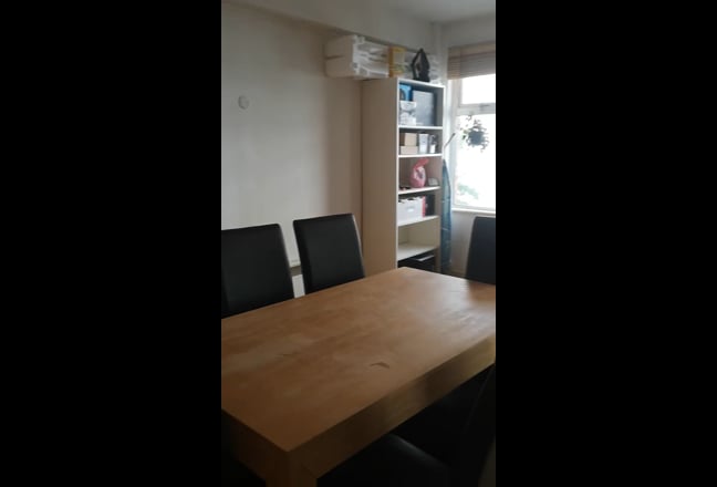 Spacious Ensuite Bedroom close to Market street  Main Photo