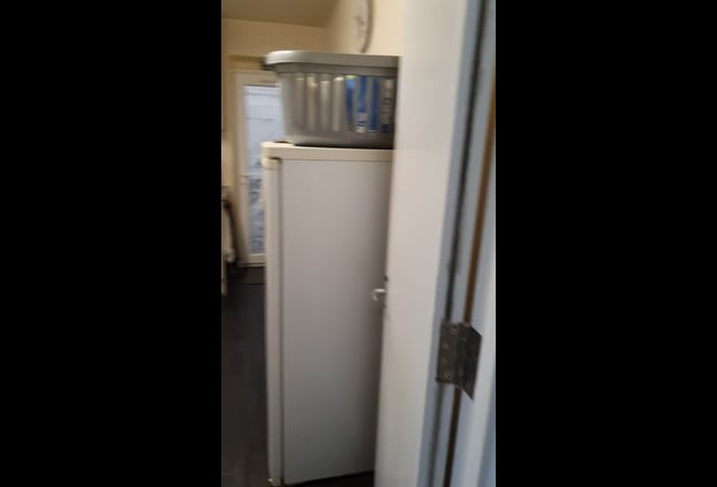 Large Single Room all bills included. Main Photo