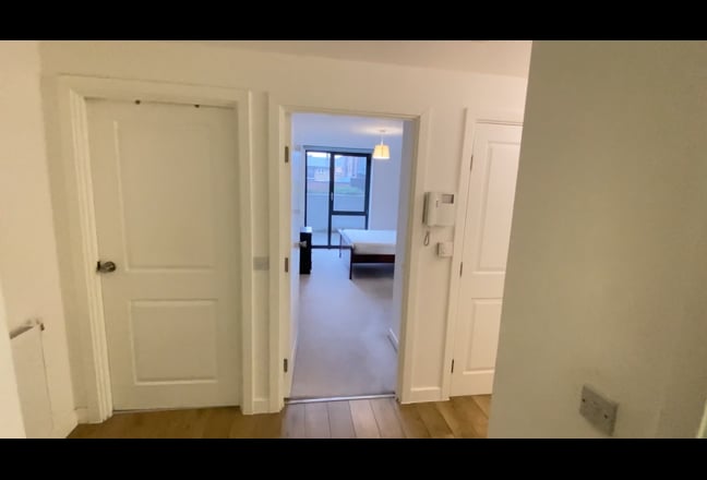 Beautiful Room in Canary Wharf (Bills Inc) Main Photo