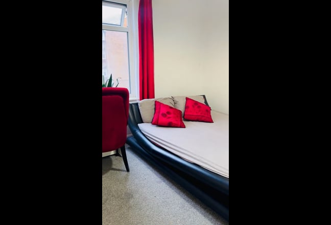 1 room for rent  Main Photo