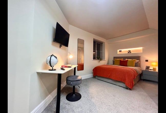 Fantastic Location, Studios -Single Professionals  Main Photo