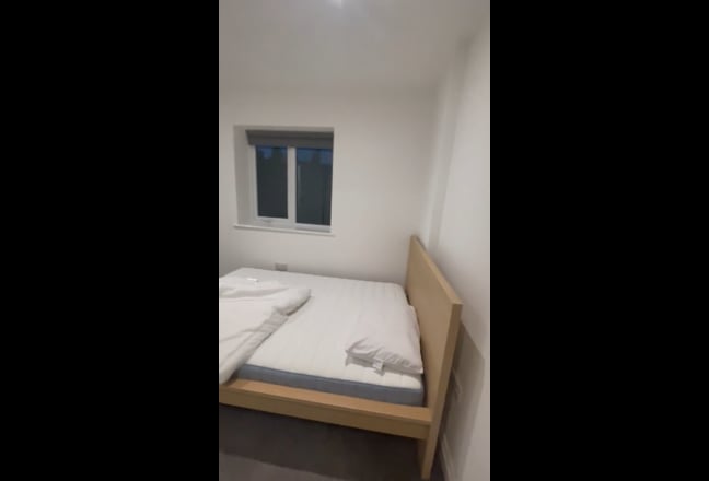 Modern en-suite room, quiet professional house Main Photo