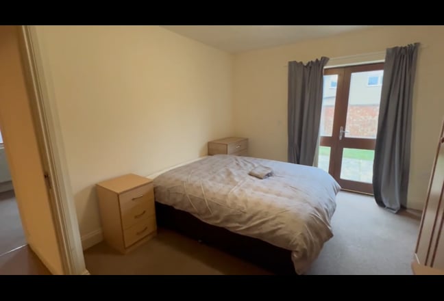 NO DEPOSIT - 5 Huge Double Rooms (Bills Inc.) Main Photo