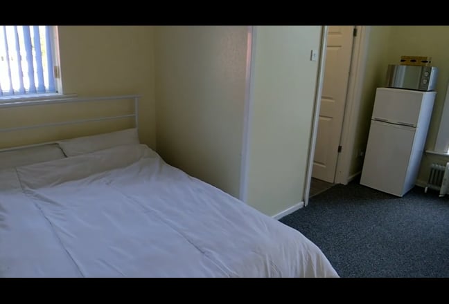 Cozy 1 bed studio 15 mins from JLR and city centre Main Photo