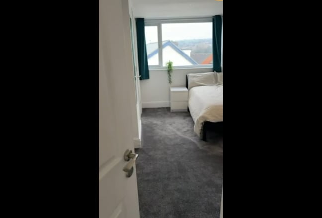 En-Suite Room - &pound;550 Pm All inc No - Dep  Main Photo