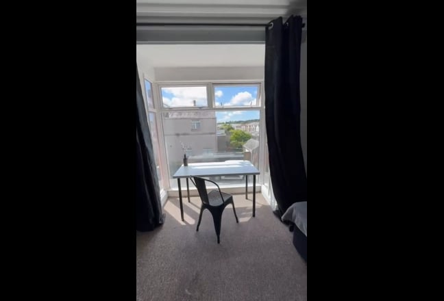 Modern Spacious Room -with All Bills Inc Main Photo