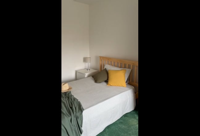 Large Double Room in Private Home - new dbl bed  Main Photo