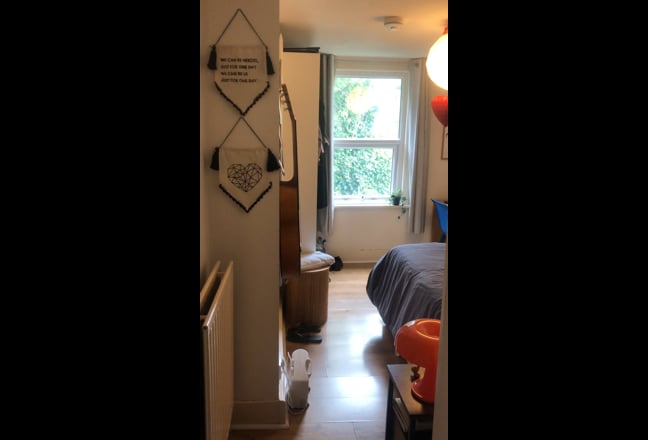 Relaxed and Charming Room 2 min from Tube  Main Photo