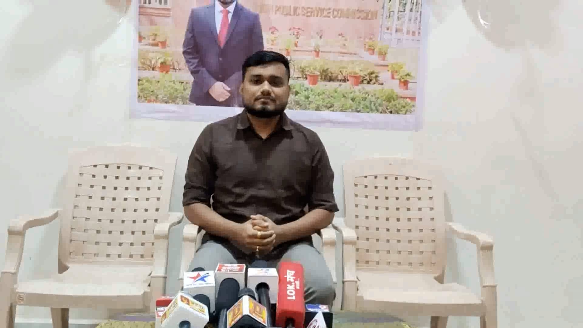 यूपीएससी परीक्षेत नांदेडचा ऋषिकेश पालीमकर देशपातळीवर 283 व्या रॅंकिंग मध्ये उत्तीर्ण ऋषिकेश ला शुभेच्छाचा वर्षाव होत आहे