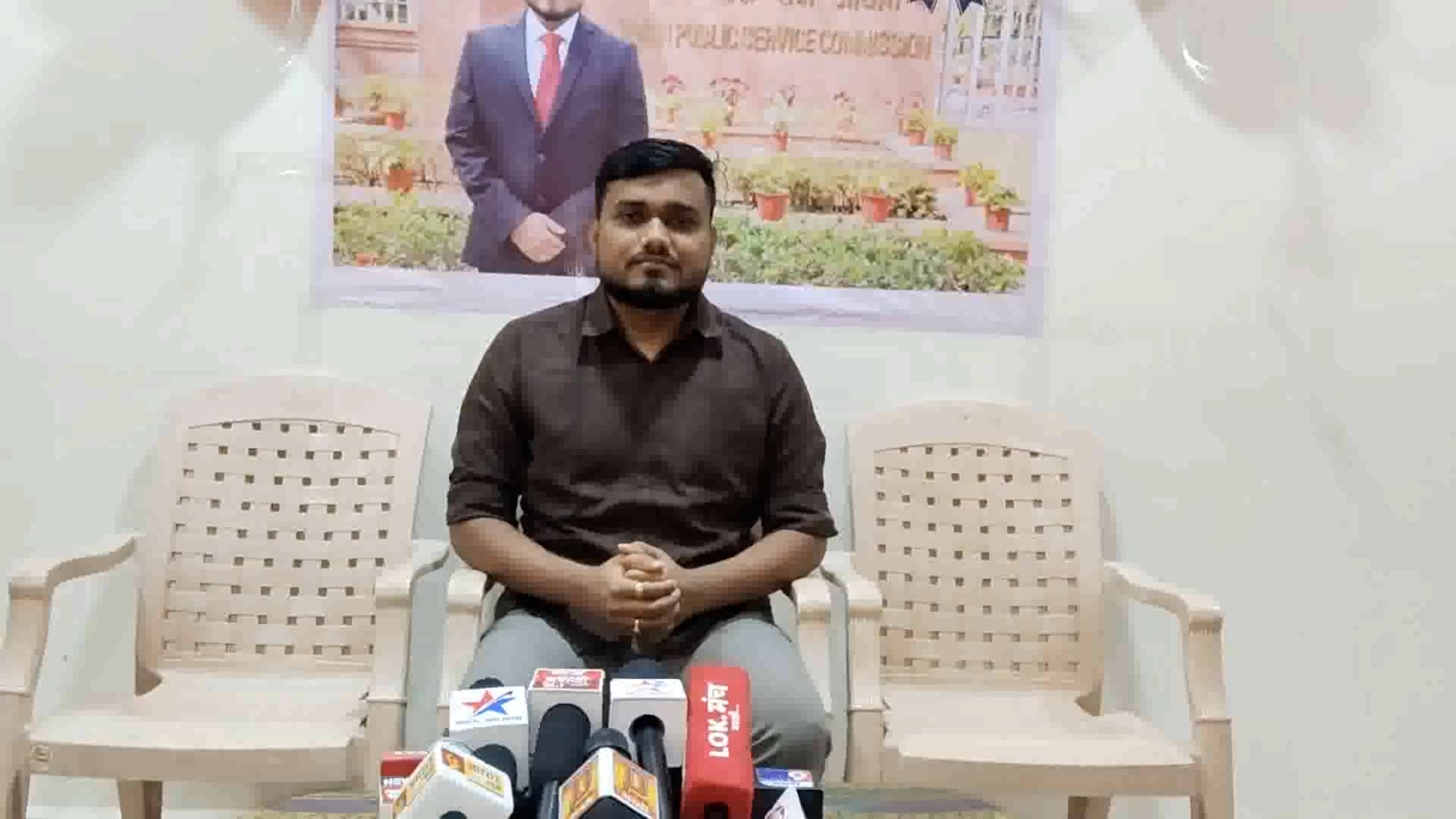 यूपीएससी परीक्षेत नांदेडचा ऋषिकेश पालीमकर देशपातळीवर 283 व्या रॅंकिंग मध्ये उत्तीर्ण ऋषिकेश ला शुभेच्छाचा वर्षाव होत आहे