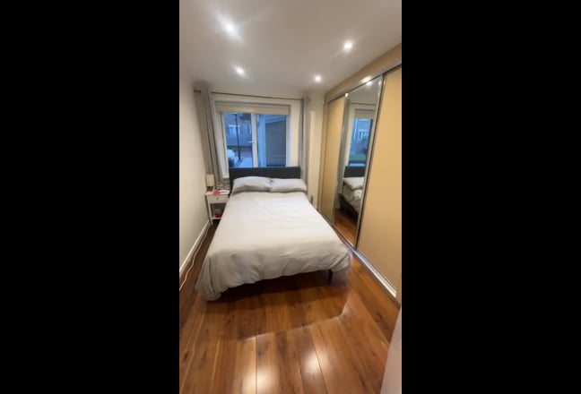 Beautiful Riverside Flat Main Photo