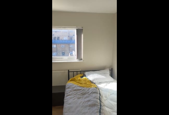 Looking for a new flatmate - bills negotiable Main Photo
