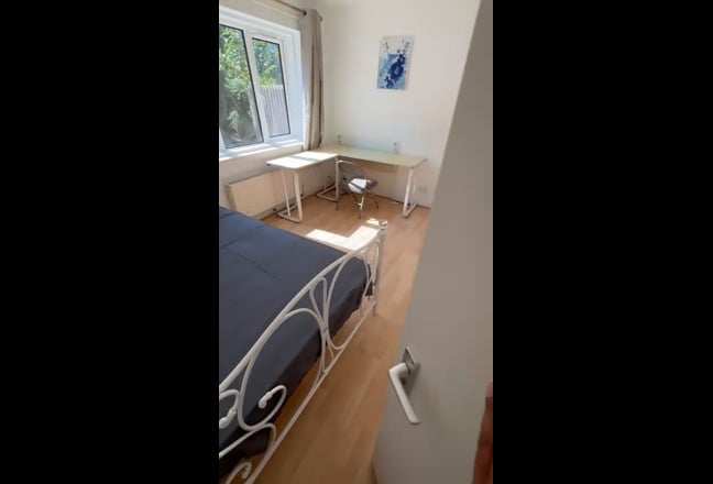 Spacious Double Room Available Main Photo