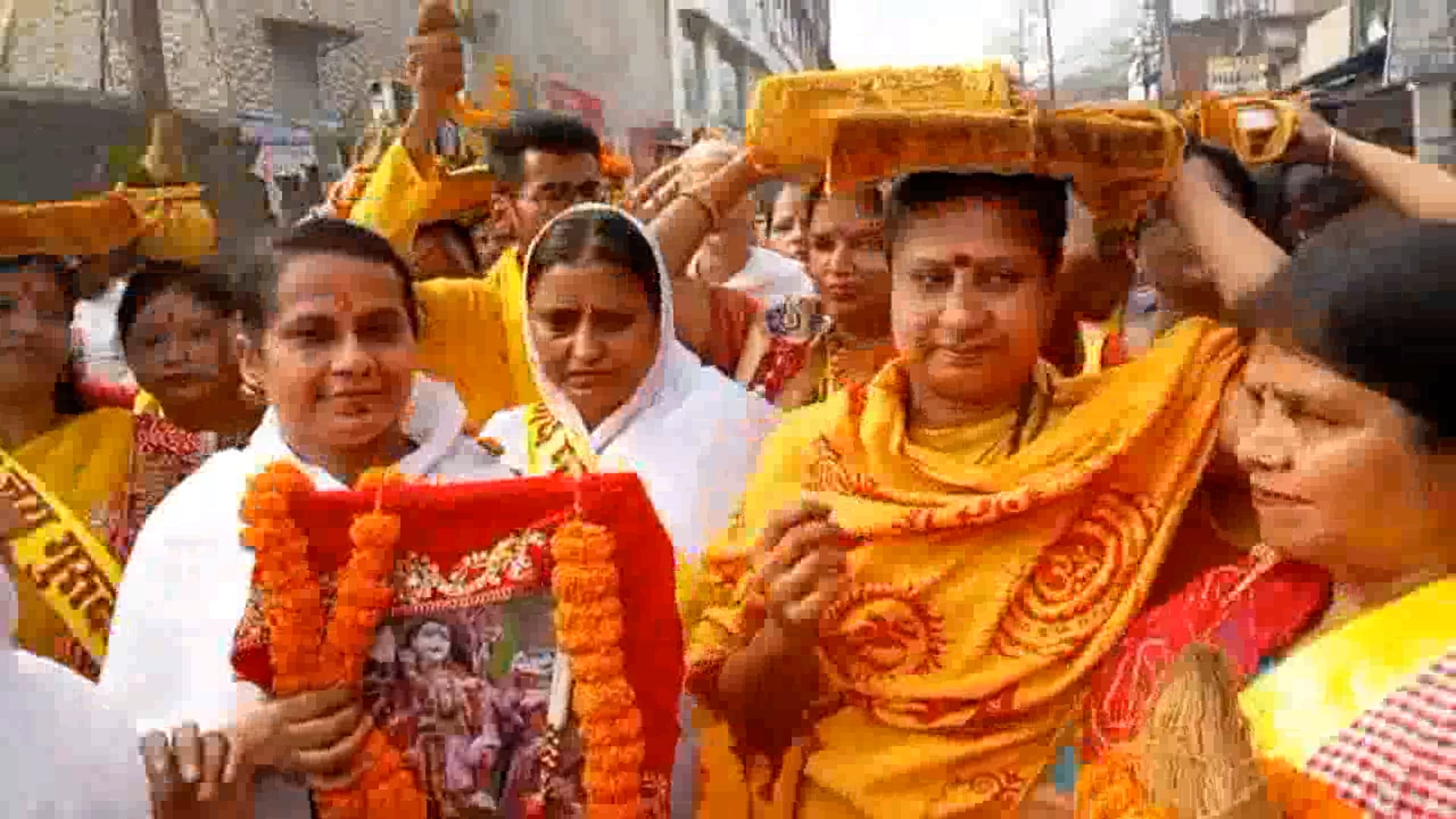 श्री महिला सत्संग शांति भवन मकतपुर गिरिडीह ने निकाली भव्य कलश यात्रा l