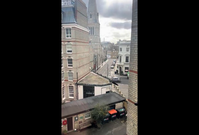 Compact 1-Bed in Prestigious London Postcode Main Photo