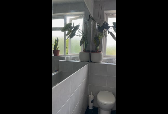 Hounslow double bedroom Main Photo