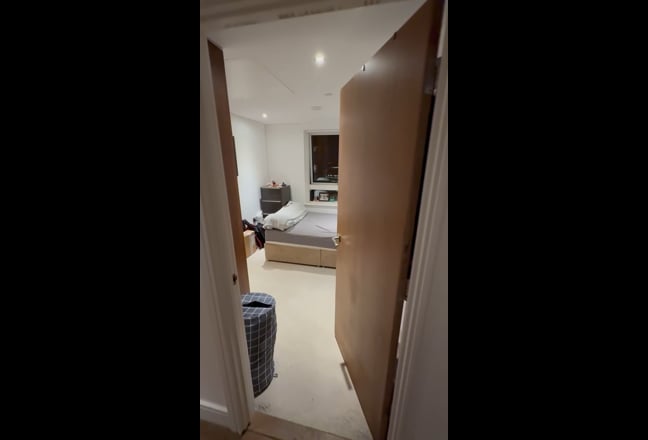 Double bed in Canary Wharf with amazing views Main Photo