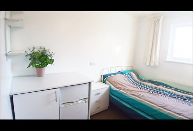 En-suite Double Room Langley Slough Main Photo