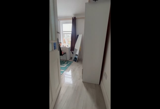 Double bedroom at South Croydon Main Photo