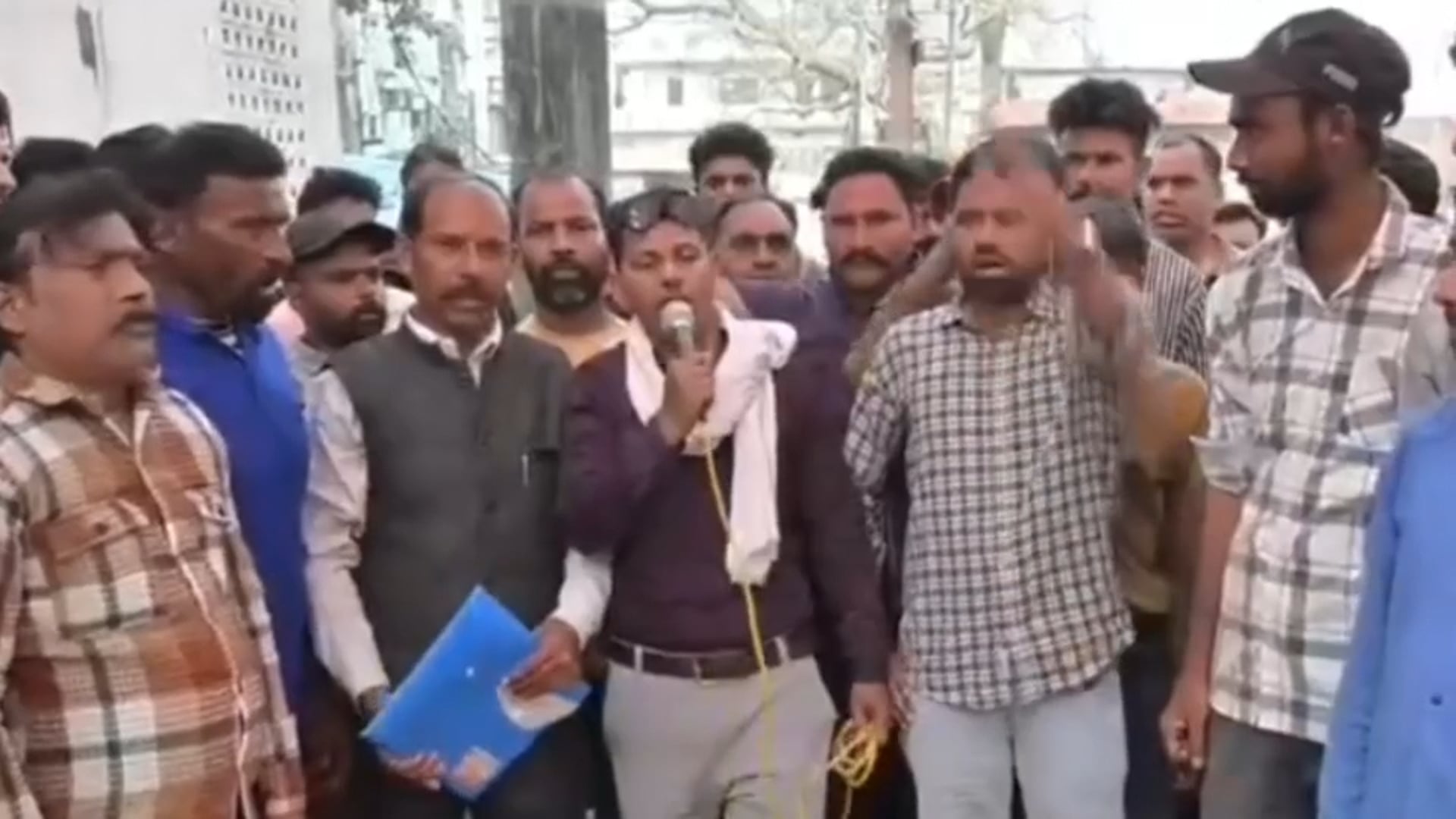 रुड़की!सफ़ाई कर्मचारीयो की हड़ताल से रुड़की हुआ बेहाल!