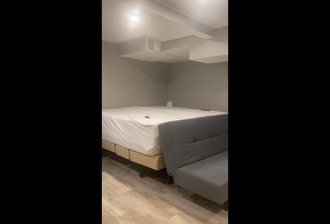 Private, Spacious, Bright Basement Room Main Photo